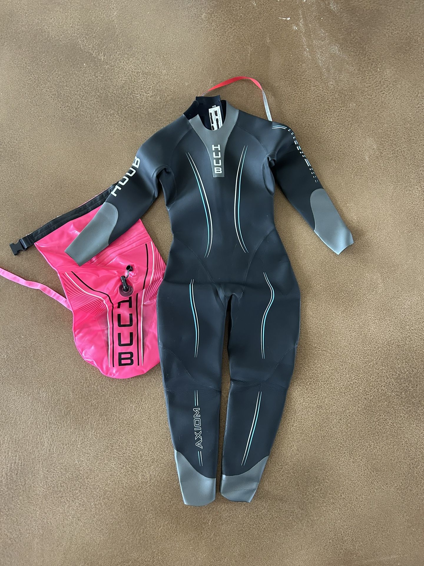 HUUB Axiom Women’s Wetsuit (S) & Dry Bag
