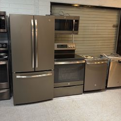 Slate Kitchen Set Very Good Condition Price Is for All 4 PCs We Deliver Install And Removal 