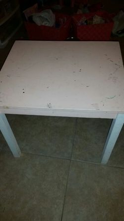 Toddler table with 2 chairs