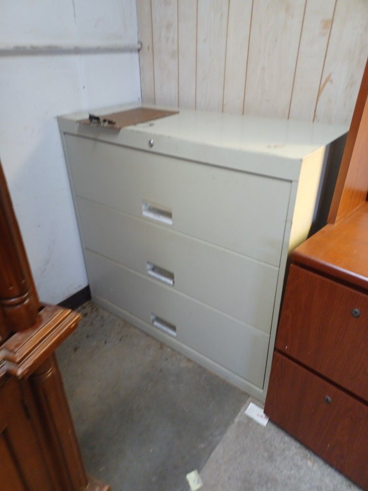 Large 3 Drawer Felon Cabinet