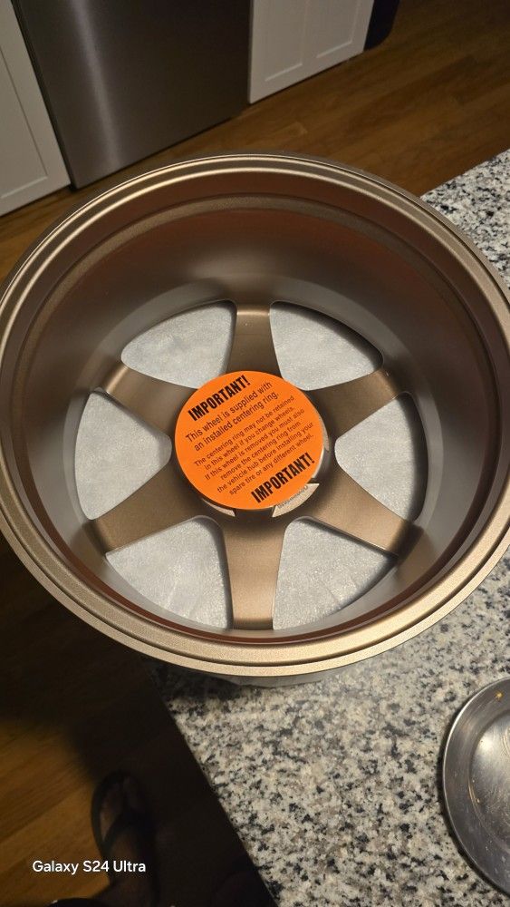 Brand New Enkei T6R Wheel
Size: 17x8
Finish: Matte Bronze
Offset: +45mm
Bolt Pattern: 5×100