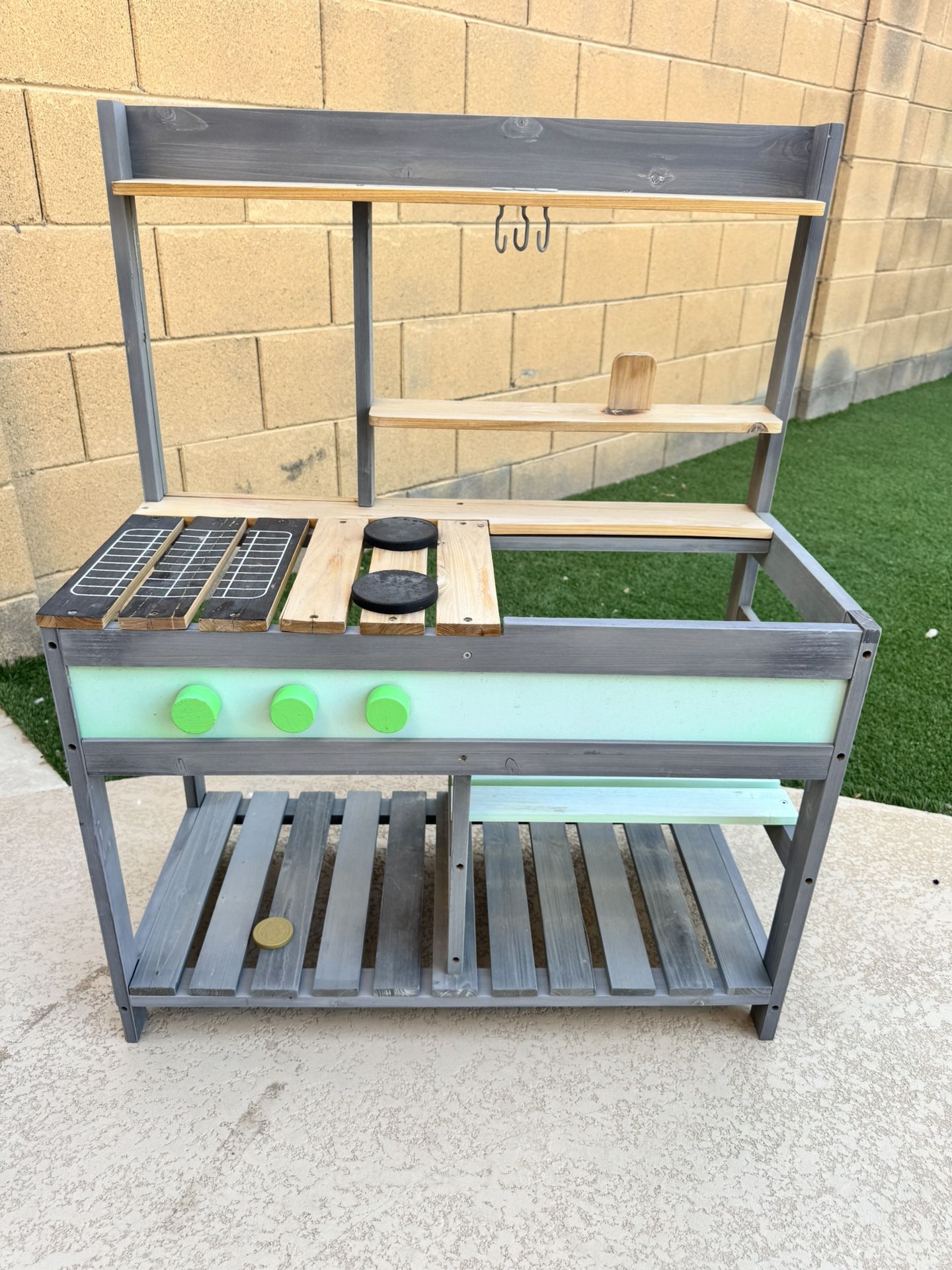 Kids Mud Kitchen