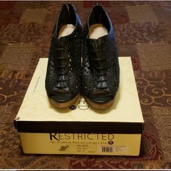 Restricted Peep toe wedge.  Size 8. Black