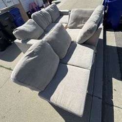 Free Sectional Couch    9449 Yew St 91730