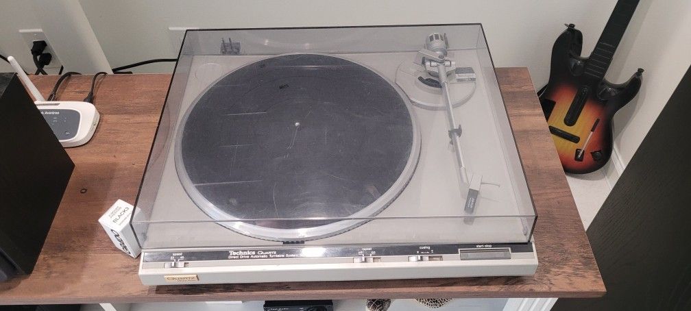 Technics SL Q300 w/ Tube Pre Amp