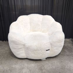 Maxyoyo White Faux Fur Scalloped Lounge Chair
