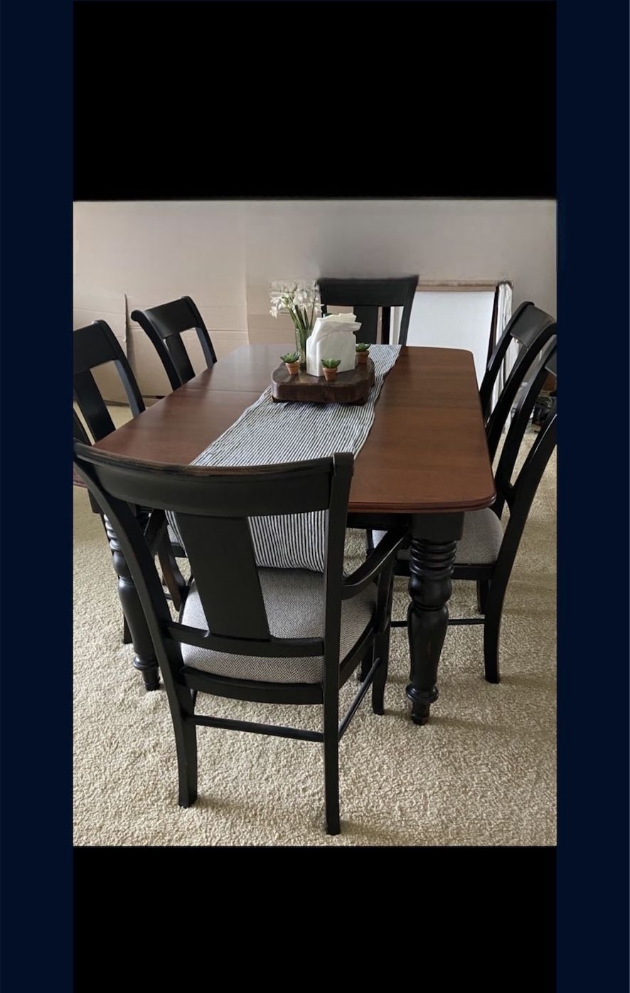 Nichols and Stone 6 Chairs Dining Table Set ( EXTENDABLE)