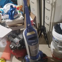 Kenmore Bagless Vacuum Great Condition Dont Need 