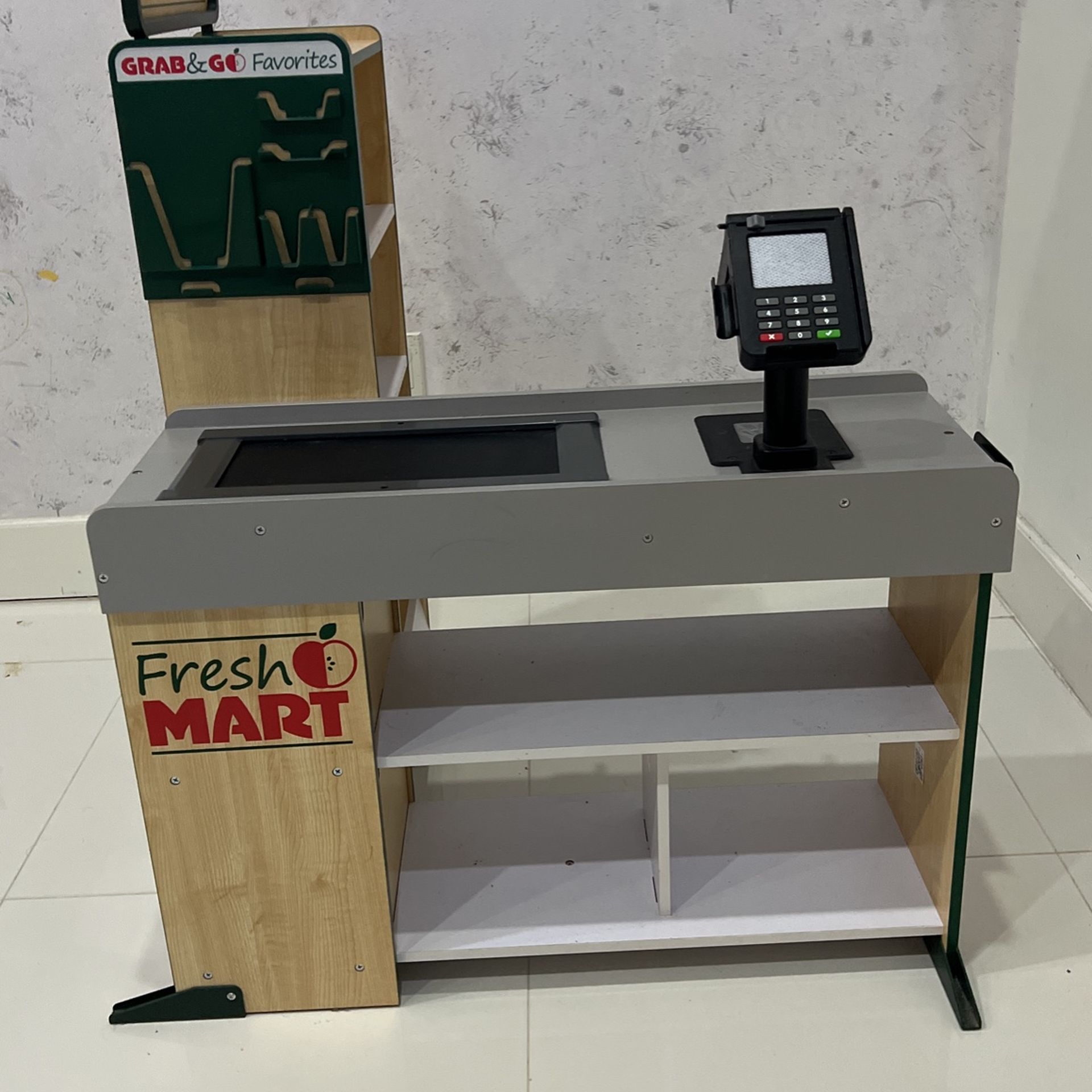 Melissa & Doug Freestanding Wooden Fresh Market Grocery Store