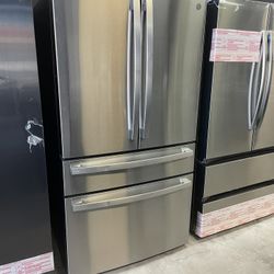 GE 4 Door French Door Refrigerator With Water And Ice 