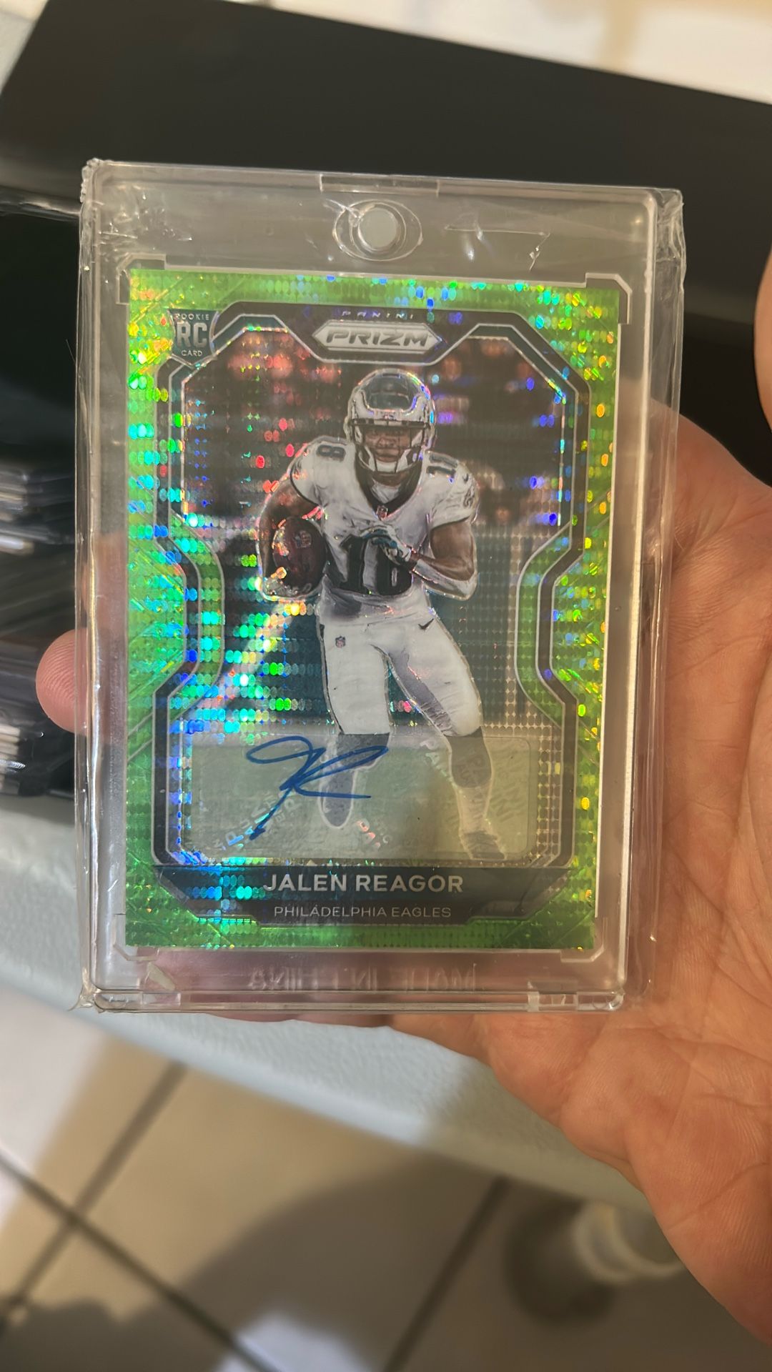 2020 PANINI PRIZM JALEN REAGOR RC NEON GREEN PULSAR ROOKIE AUTO SP #342 EAGLES