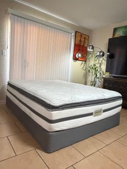 VERY NICE QUEEN SIZE BEAUTY REST MATTRESS AND BOXSPRING FOR SALE! IN EXCELLENT CONDITION, FREE DELIVERY