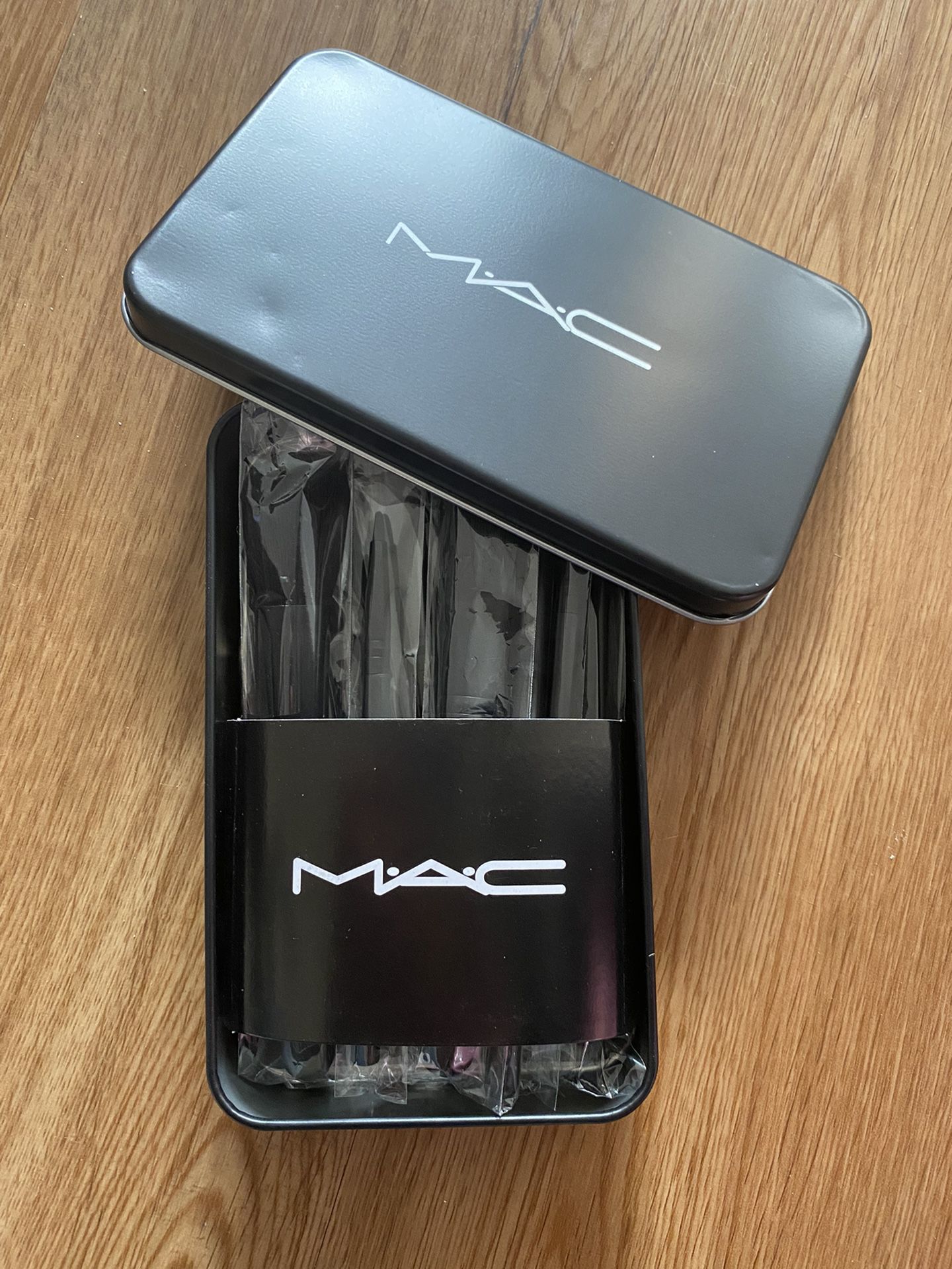 MAC 12pc Make Up Brush Set