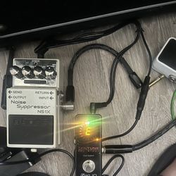 KLIQ tiny tune pro stage guitar tuner pedal 