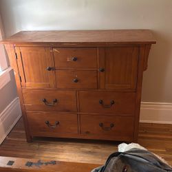 Dresser 