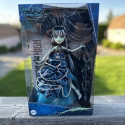 Monster High Frankie Stein Doll Original Sculpt Stitched in Style Collector Doll