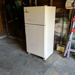 Garage Fridge/Freezer (Free w/Delivery!)