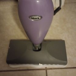 Shark steamer with 10 Cleaning pads.