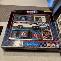 Richard Petty Nascar Racing Champions Collector's Edition Fan Tour Set 