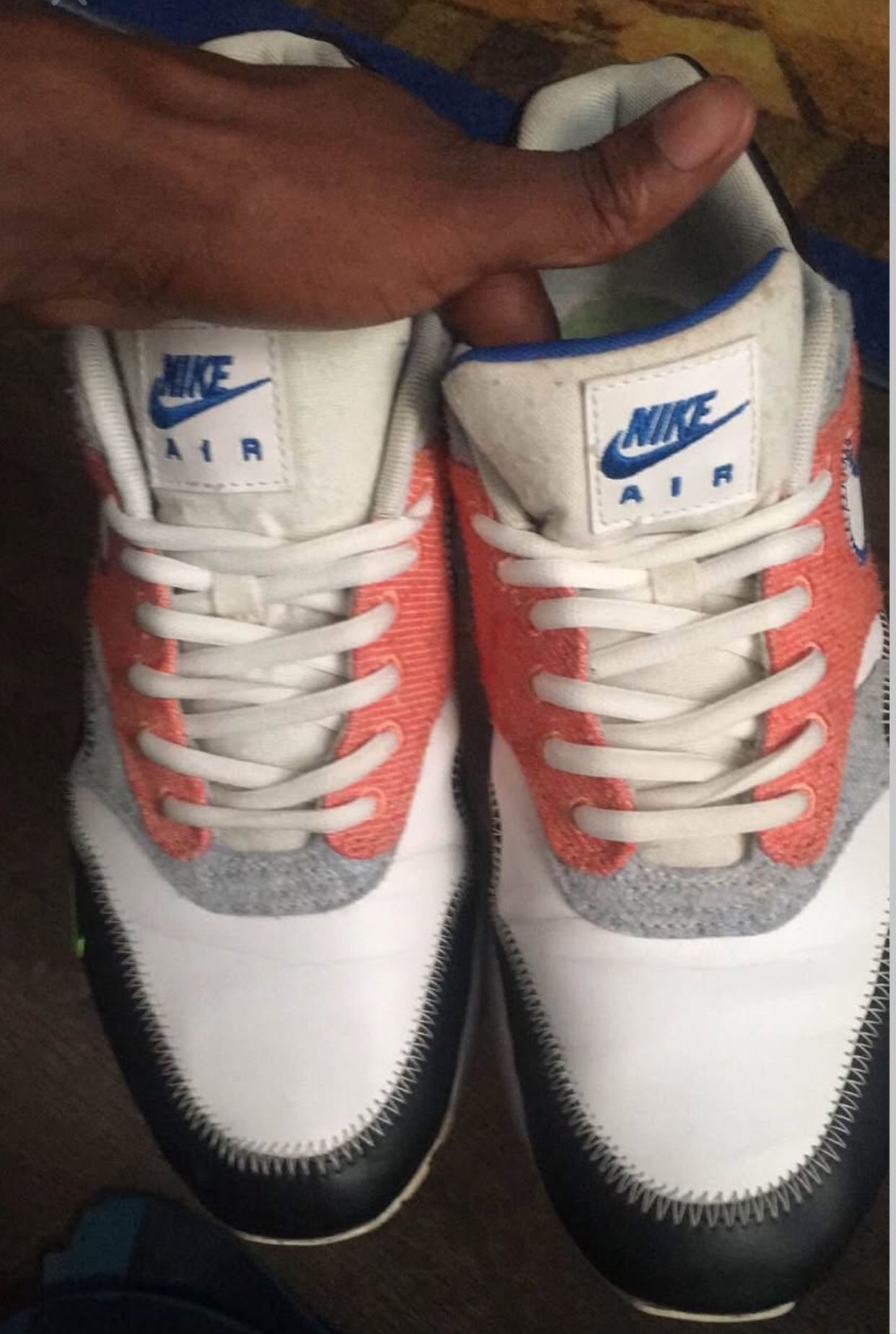 NIKE shoes