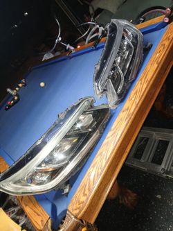 Pair of OEM Car Headlight Assemblies 2015- 2016 OEM Honda CRV headlights