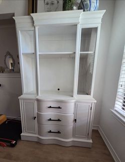 China cabinet/buffet hutch