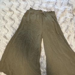 Olive Wide Leg Flowy Pants – Size M