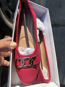 Flat shoes red