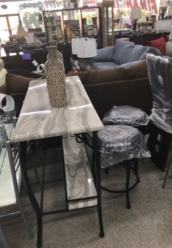 Bar with 2 bar stools for $299