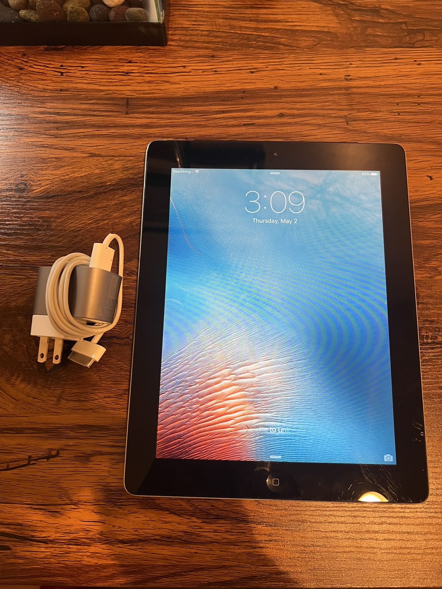 Apple iPad 2 with Cellular Data + Charger