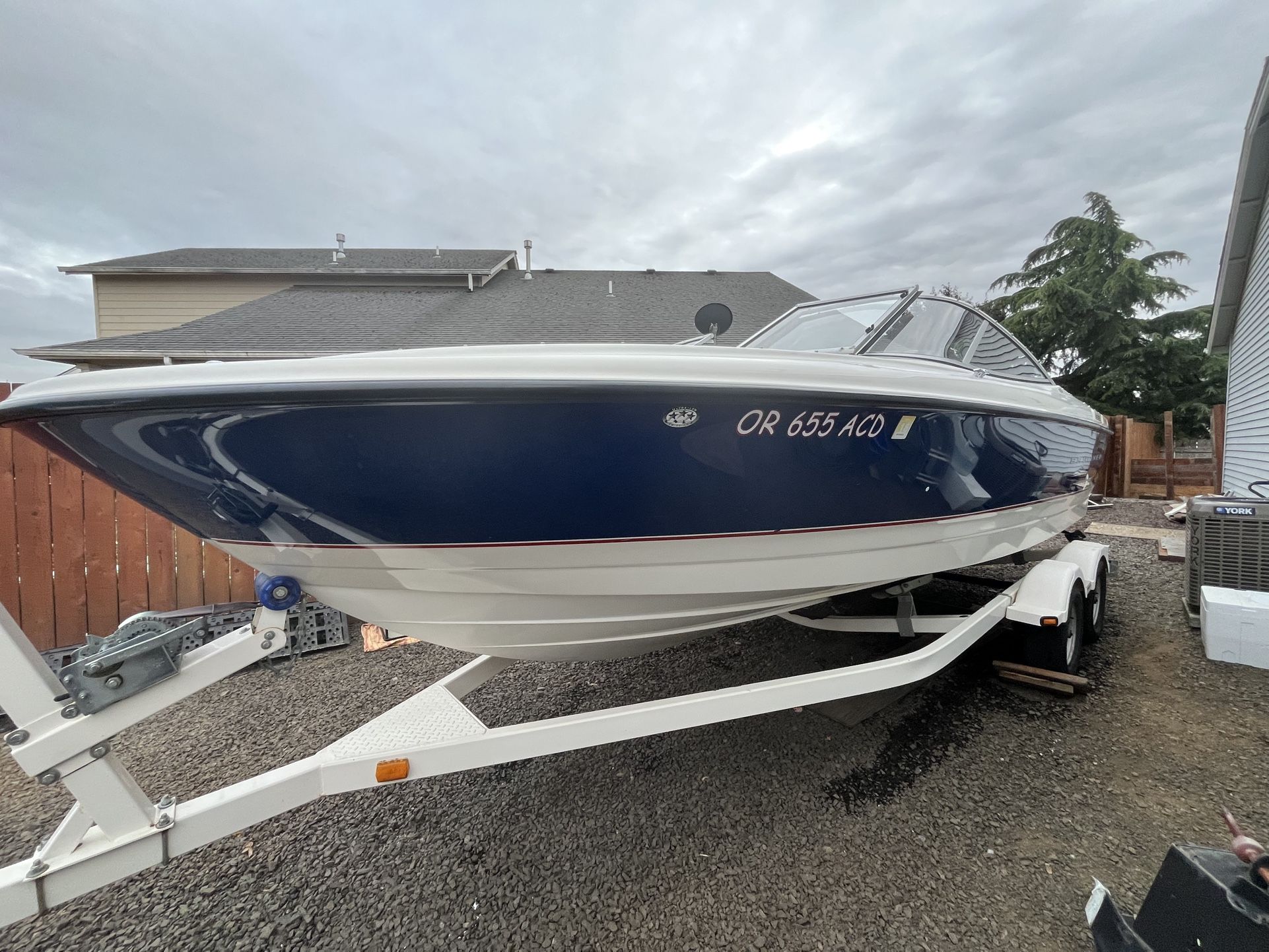 2005 Bayliner 215?