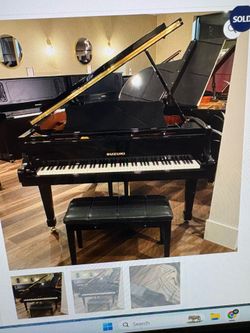 Suzuki Mini Grand Piano
