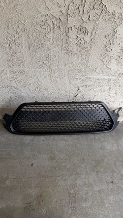 2020 2022 TOYOTA COROLLA SE FRONT BUMPER LOWER GRILLE OEM