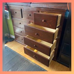 Dresser/ Nine drawers dresser