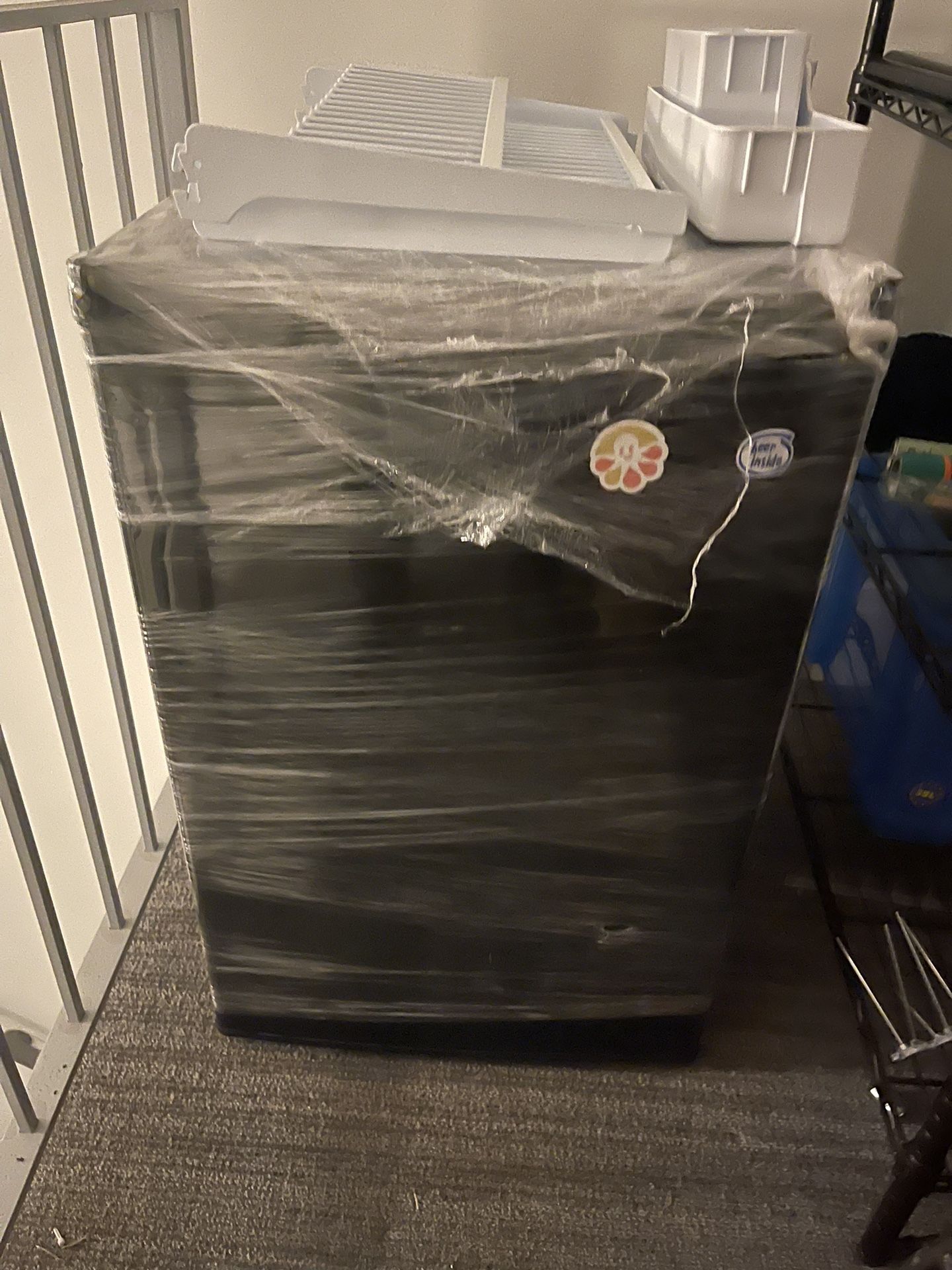 Black Mini fridge - Danby CLEAN, Like New!