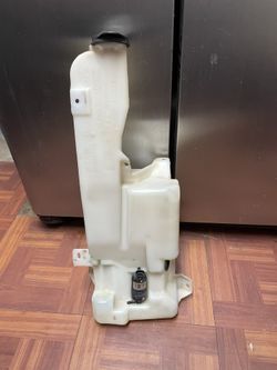 WINDSHIELD WATER TANK