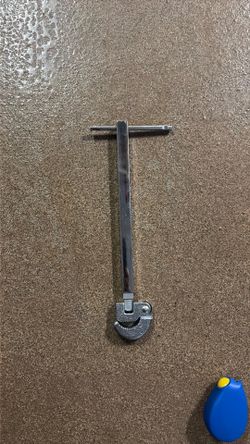 11" Basin Wrench with 3/8'' to 1-1/4'' Capacity Jaw, Spring Loaded Pipe Wrench for Tight Space