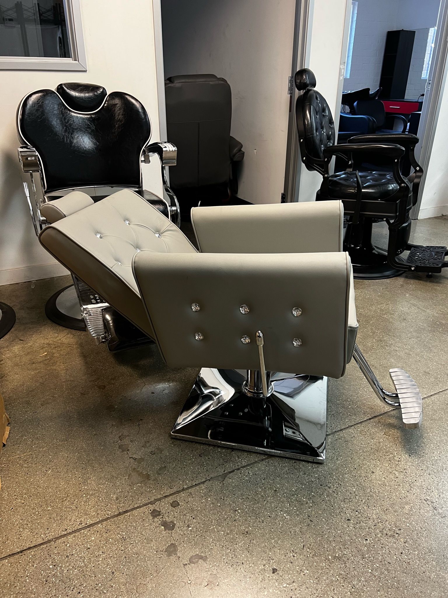 Barber White Reclining Beauty Chair Barber Chair Reclining Salon