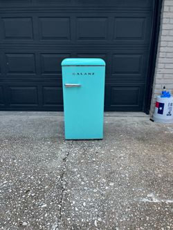 Galanz Retro Compact Fridge — 3.3 cu ft — Mint Green — Like New