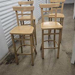 LOT OF 4 METAL BAR STOOLS USED $40 FOR ALL ***