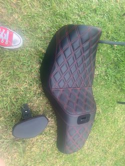 Red Stitch Diamond tuck seat with detachable back rest