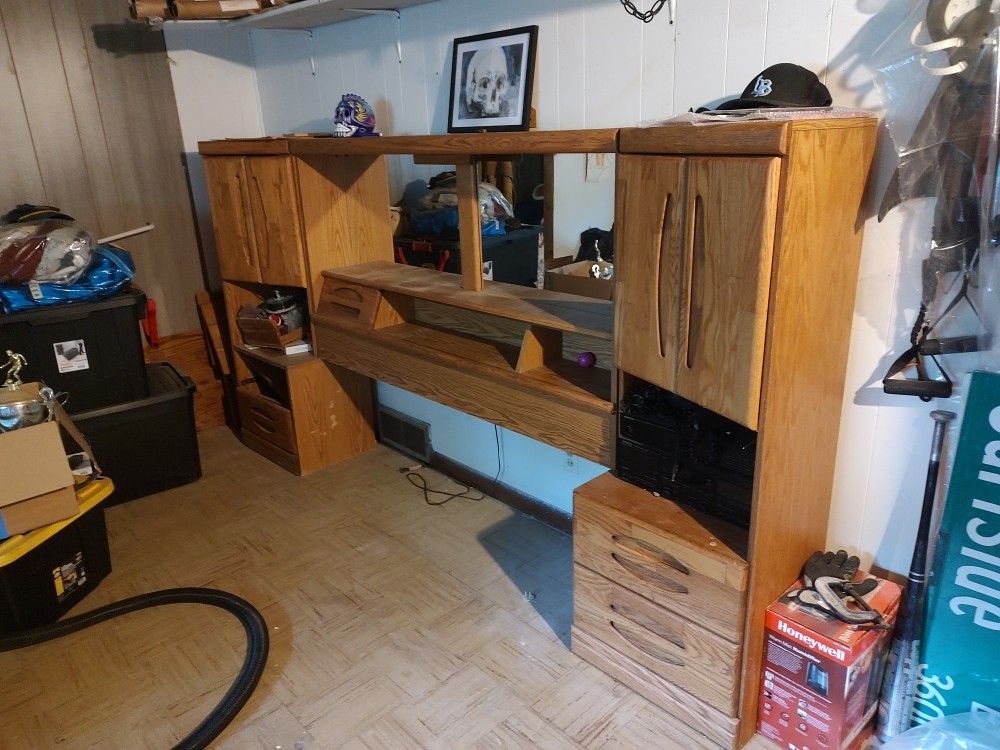 Queen Headboard One Broken Drawer But I Have All The Pieces Just Needs Nail Back Together