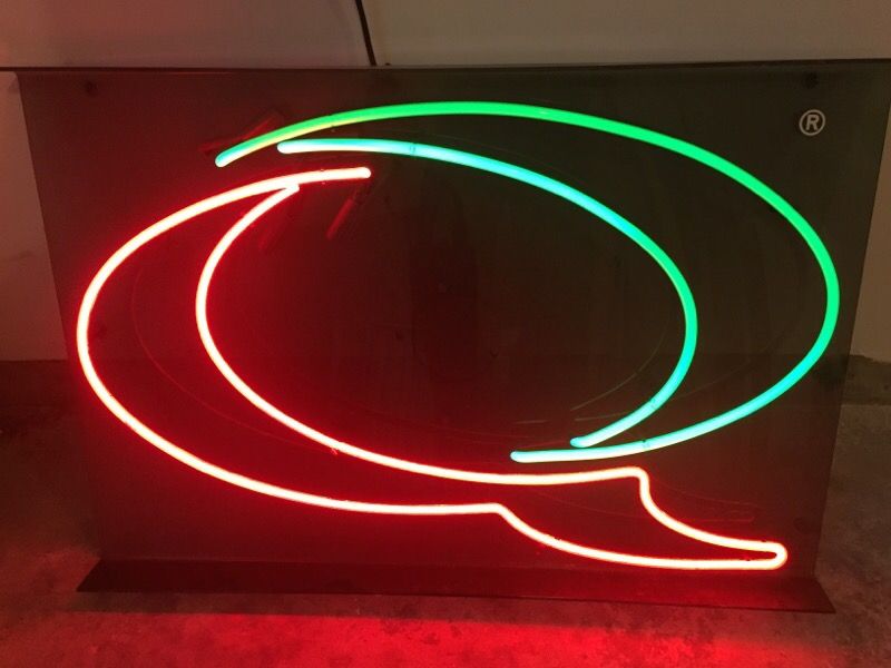 Quiznos Neon Sign