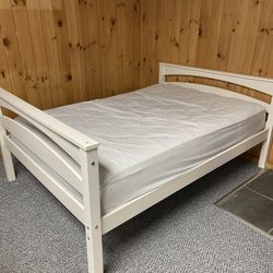 White Wooden Full Size Bed Twin Bunk Available With Ladder 