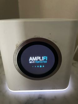 3 Amplifi mesh router cubes, one cord