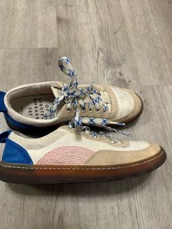 Everlane Sneakers in Cream and Blue with Red Wave Design Size 7