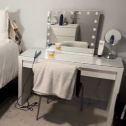 VANITY DESK/MAKEUP MIRROR