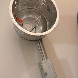 H2750 6 in. Aluminum LED Recessed Lighting Housing for Remodel Shallow Ceiling, T24, Insulation Contact, Air-Tite  It seems to be missing some pieces 