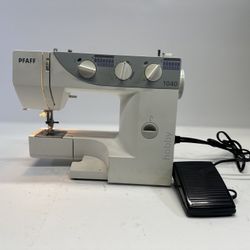 PFAFF Hobby 1040 Type 740 Sewing Machine With Pedal