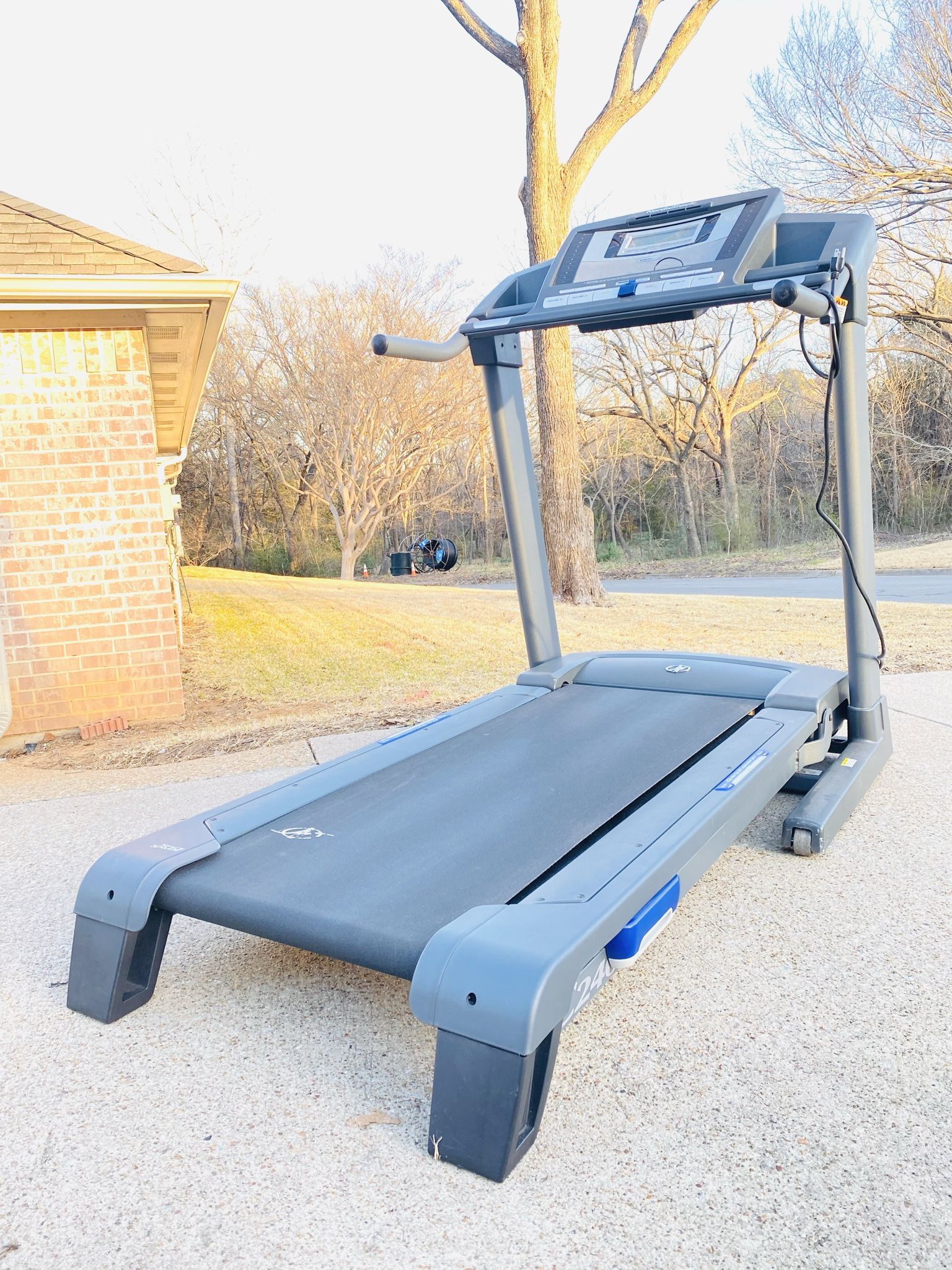 Nordictrack C2400 Treadmill With Incline